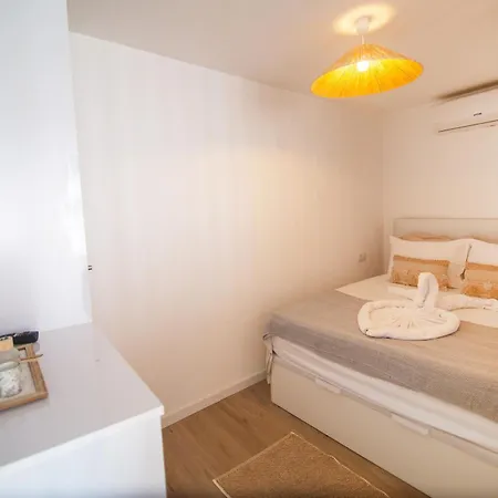 Wave Shadows House Oceanfront - Bottom Floor Appartamento *